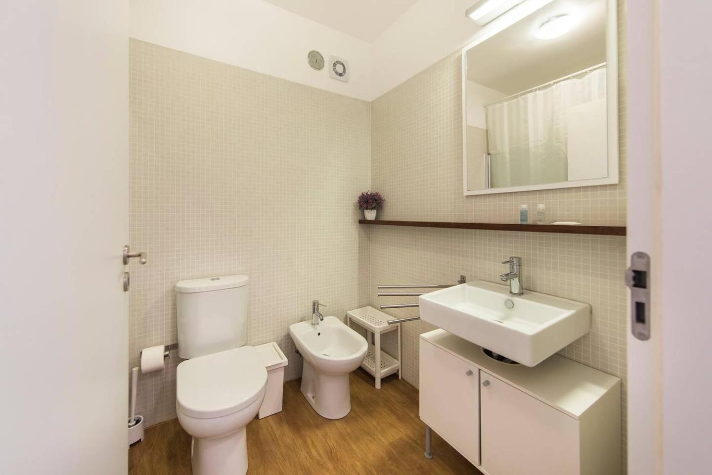 Comfortable Apartment In Campo Pequeno Lisbon Luaran gambar