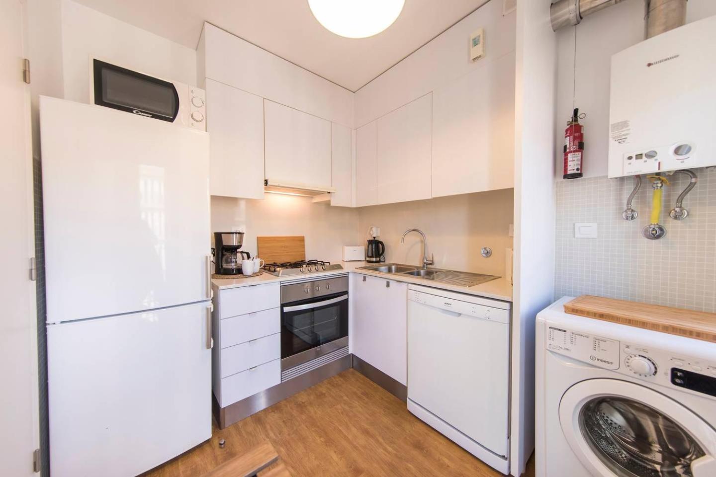 Comfortable Apartment In Campo Pequeno Lisbon Luaran gambar