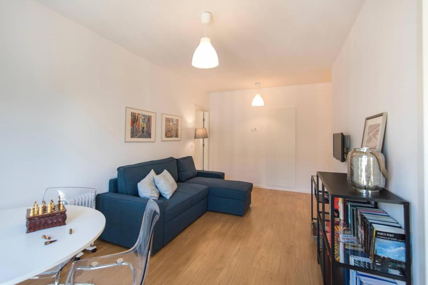 Comfortable Apartment In Campo Pequeno Lisbon Luaran gambar